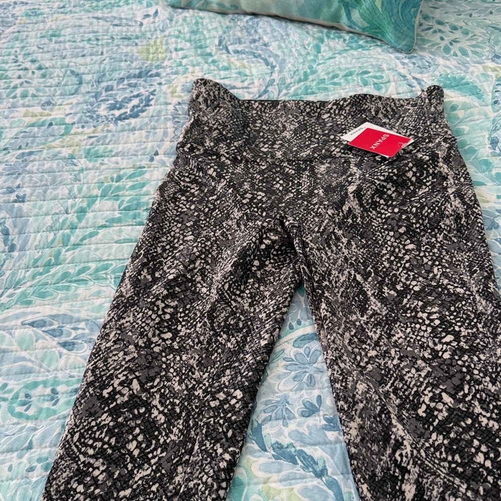 SPANX Faux Leather Snake-Print Leggings — Black & White